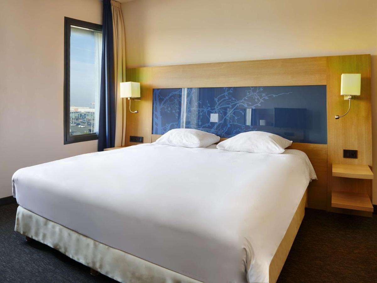 Standard Room With Airport View,1246407949:JPEG